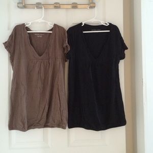 New York & Company 2 for 1! Tee Shirts V Neck S